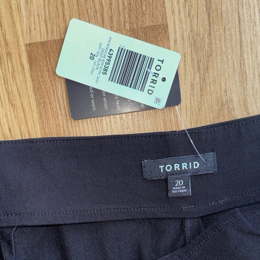 TORRID NWT size 20 2X Deep Black mini bengaline bow detail Skirt NEW - Picture 4 of 6